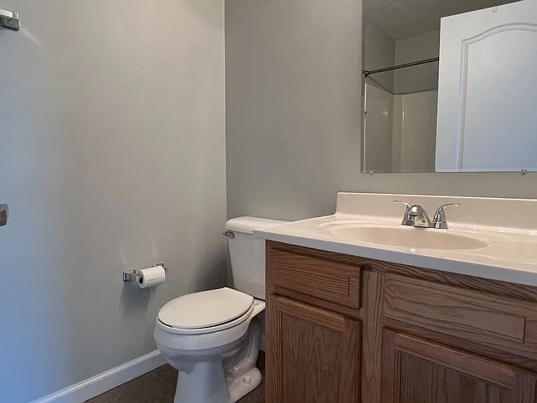 1139 E Main St #B — Photo 8
