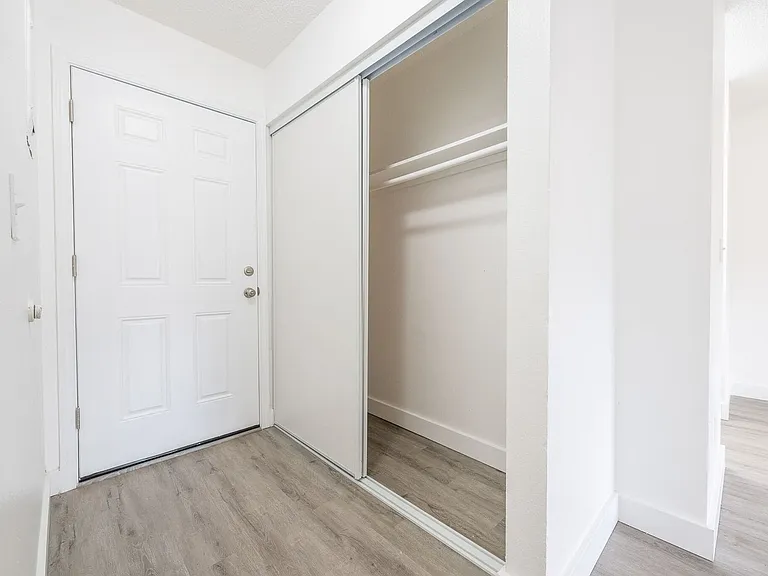 Bridgeview Apartments - Get a $500 VISA! — Photo 11