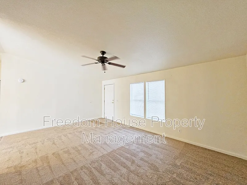 3 bed, 2.0 bath, 1310 sqft, $1,400 — Photo 4