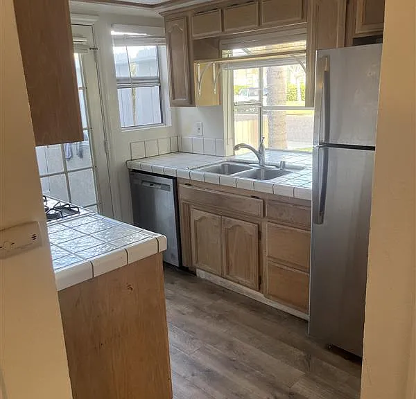 1452 Diamond St — Photo 5