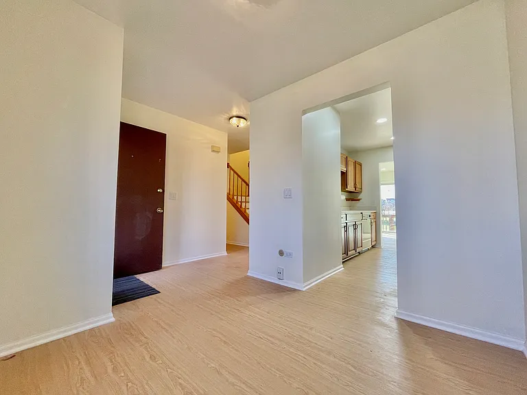 928 Stratford Ct — Photo 9