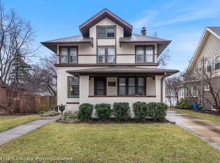 922 W Downer Pl, Aurora, IL 60506