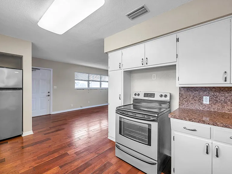 5637 Central Ave #1/2 — Photo 9