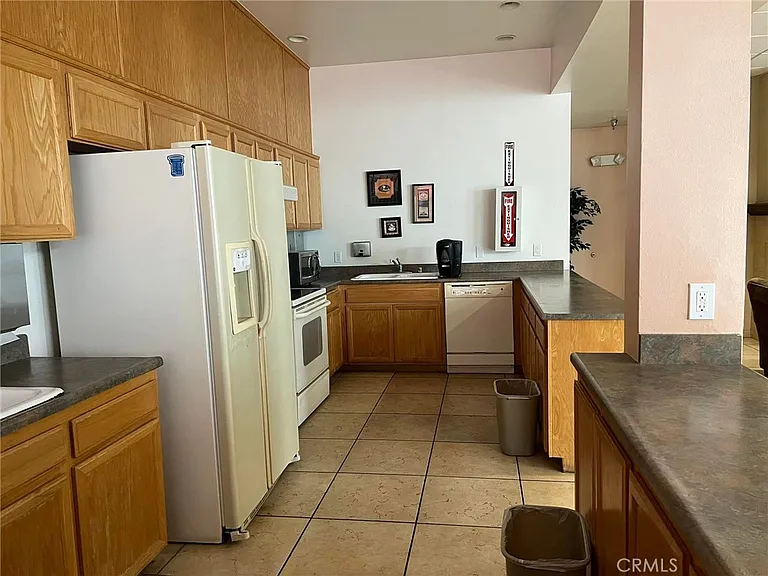 5325 Newcastle Ave #330 — Photo 21