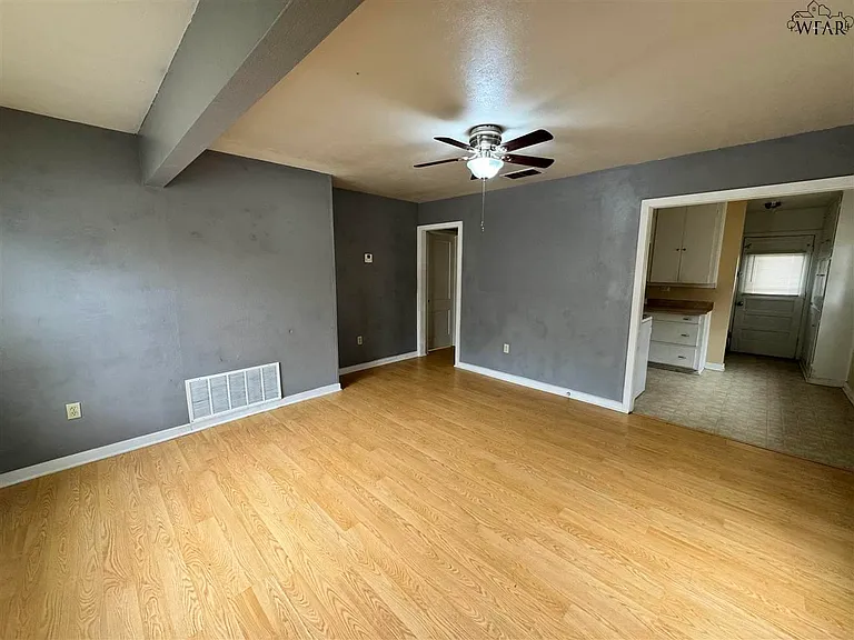 2841 Featherston Ave — Photo 3