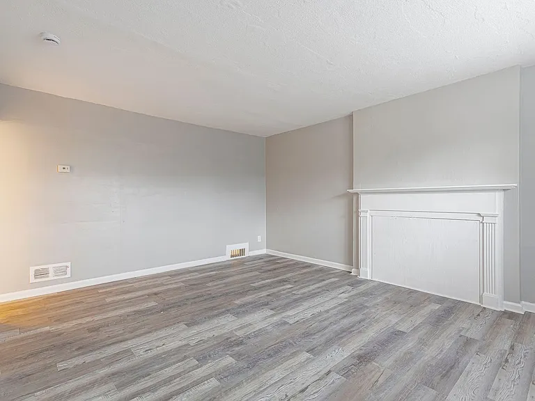987 Lilley Ave — Photo 8