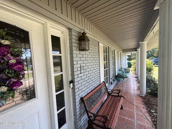 2nd image of 12166 Kencrest Dr