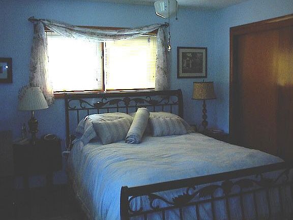 3rd image of 705 Forest Ave