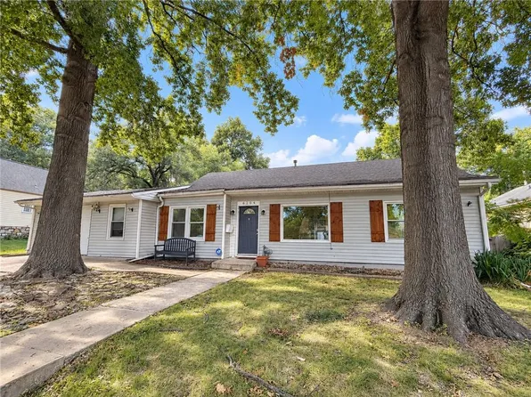 6104 W 53rd Ter, Overland Park, KS 66204