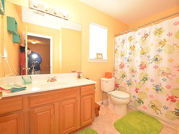 4th image of 1979 Cranberry Ln