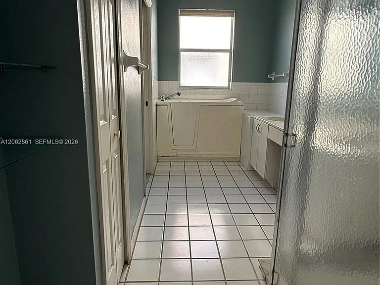 2435 SE 7th Pl — Photo 22