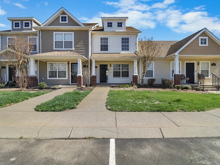 106 Alexander Blvd — Photo 1
