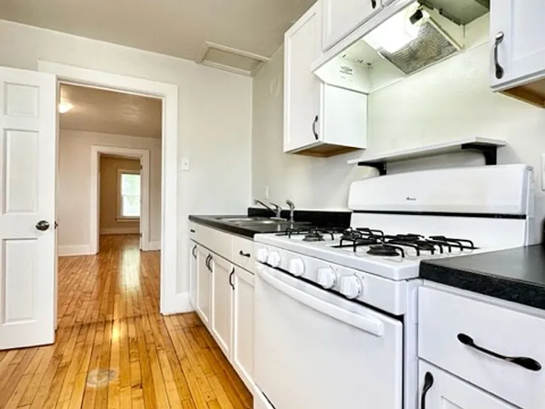 1281 Elm St — Photo 9