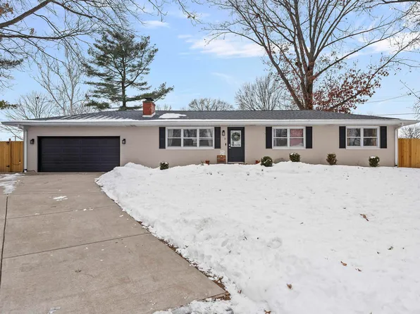 11 Parkview Ln, Chatham, IL 62629