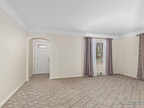 3rd image of 2647 Jefferson Dr SE