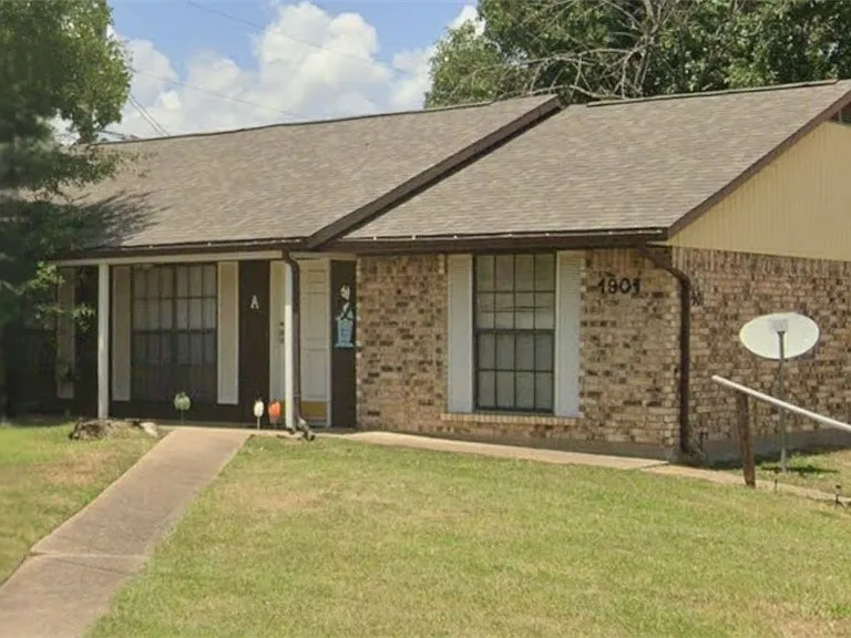 1901 Pine Tree Dr #A — Photo 1