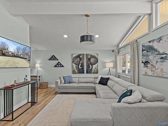 4th image of 1008 Mira Vista Dr SE