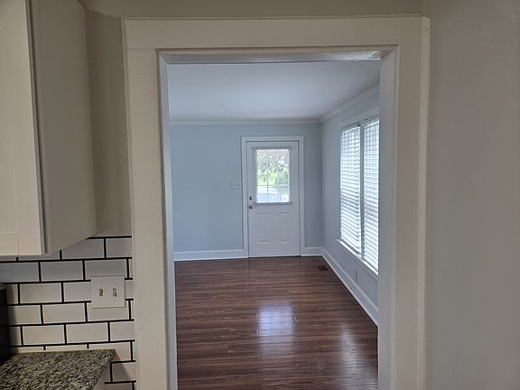 4th image of 103 E Bearden St