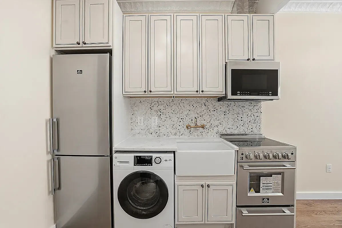 63 Nassau Street — Photo 3