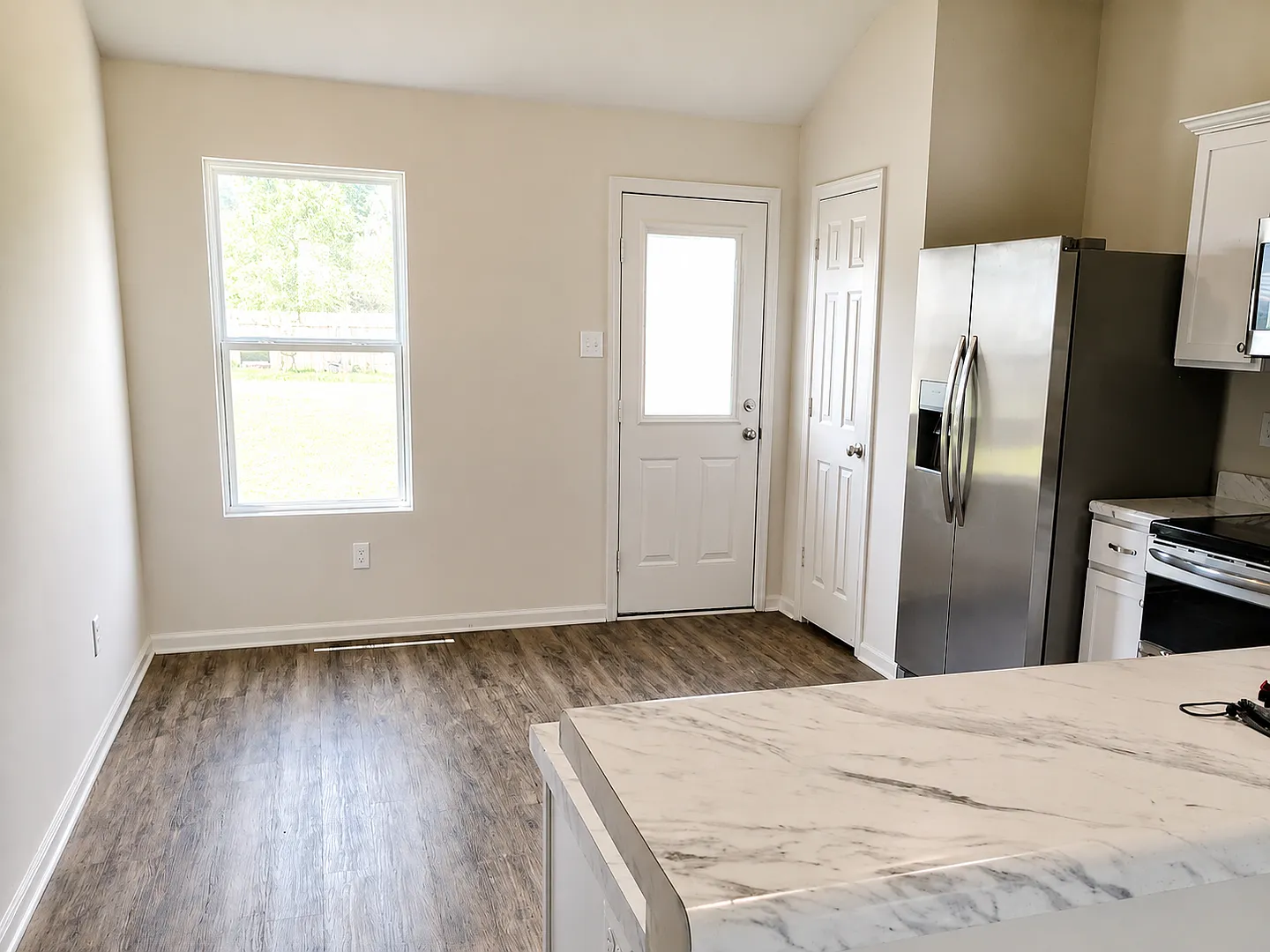 4 Bed / 2 Bath with garage!! — Photo 4
