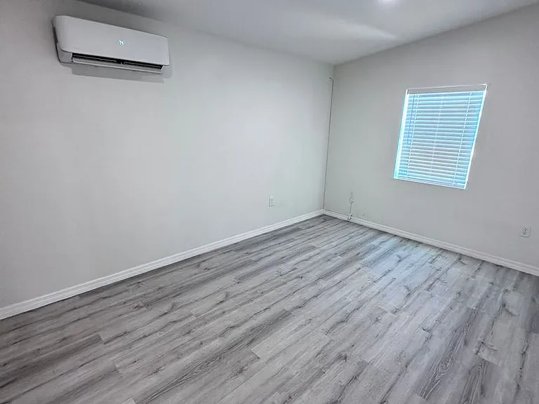 5359 Kingsbury St — Photo 11