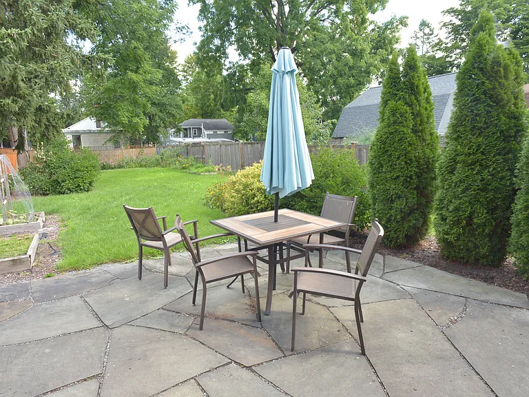 420 W Court St — Photo 18