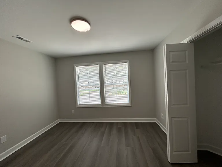 410 Kendall St — Photo 17