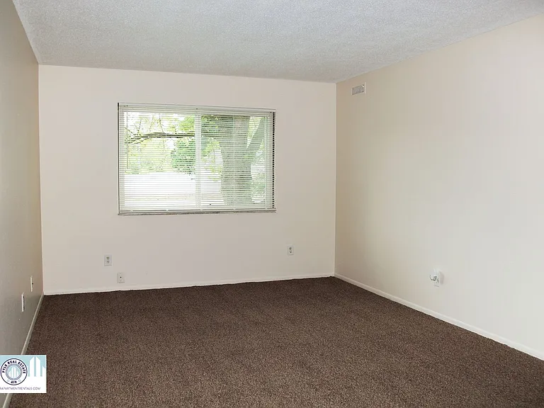 Hidden Village Square Apartments — Photo 33