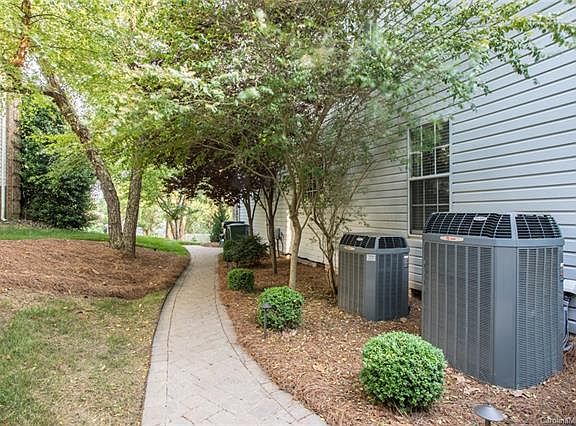 3rd image of 12712 Woodrose Ct