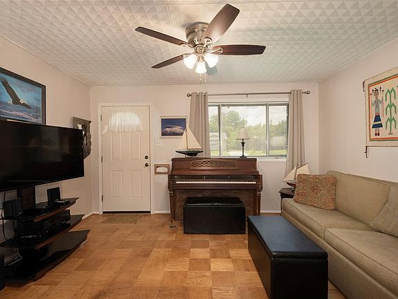 5th image of 814 Lilac Ln