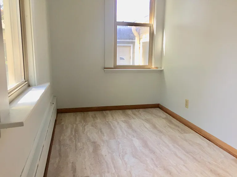 Office / 6th bedroom by the back entrance