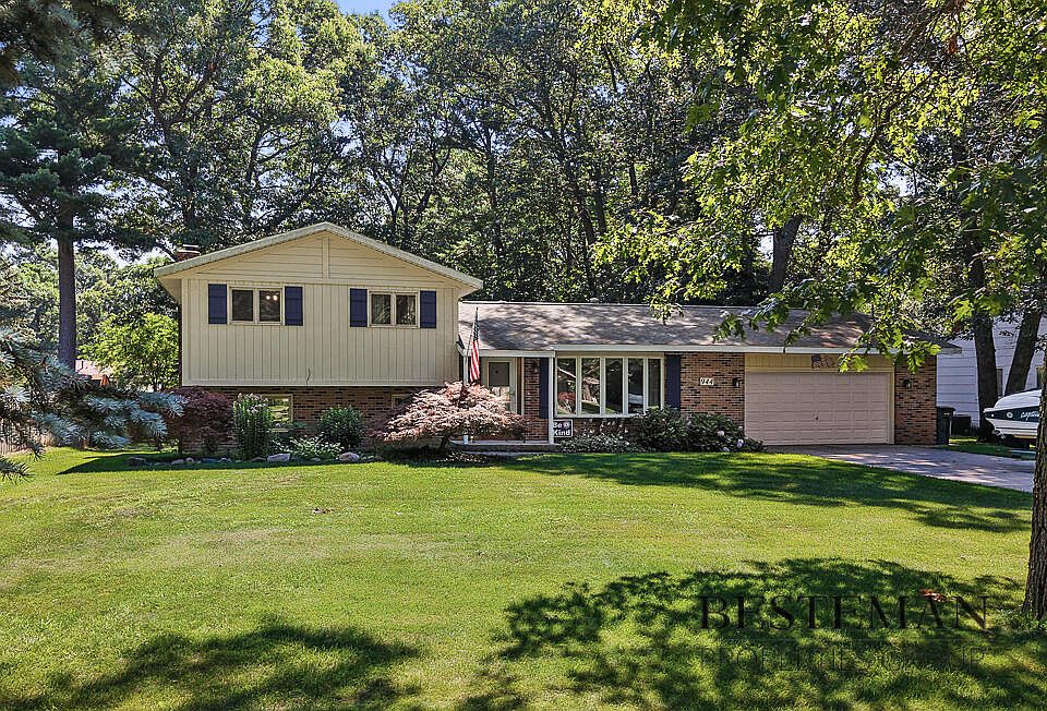 1st image of 944 W Fennwood Cir