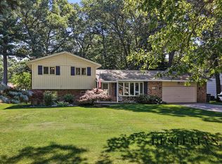 944 W Fennwood Cir, Muskegon, MI 49445