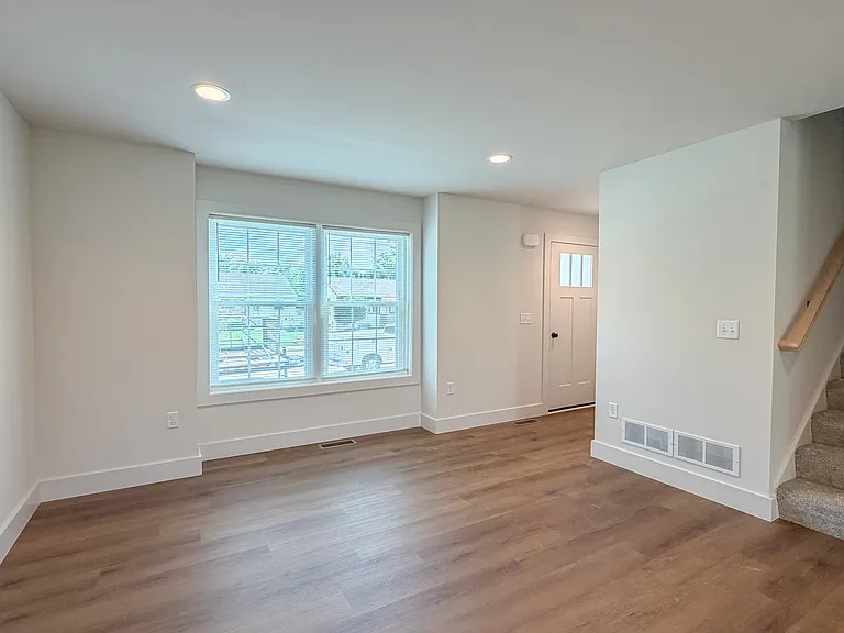 271 Locust St — Photo 4