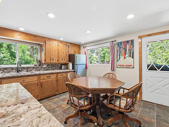 4th image of 29604 Lassen Dr