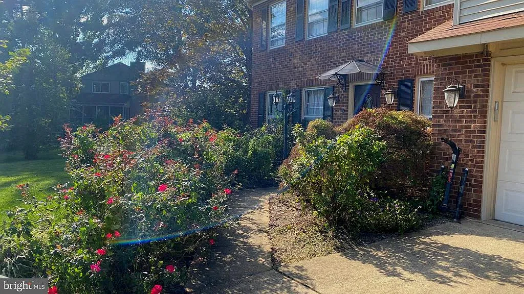 4 bed, 3.5 bath, 3400 sqft, $4,300 — Photo 2