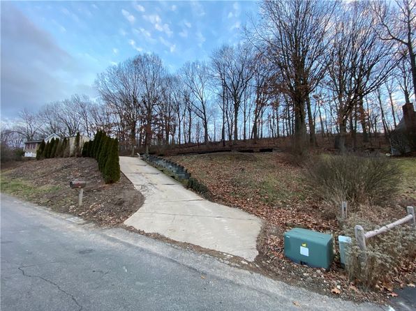 159 Oakdale Dr, Zelienople, PA 16063