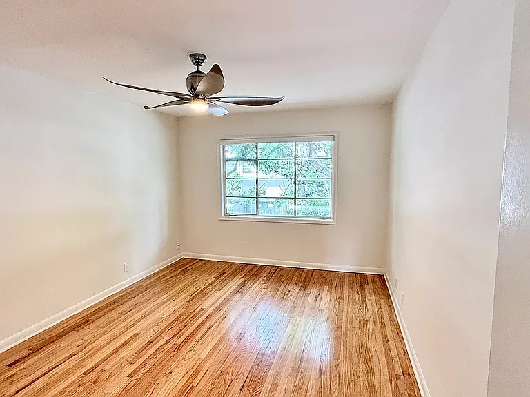 8222 De Longpre Ave #6 — Photo 7