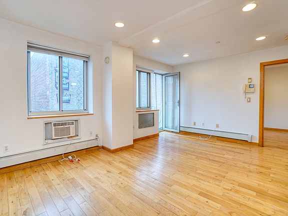 3rd image of 21 Ludlow St APT 5A