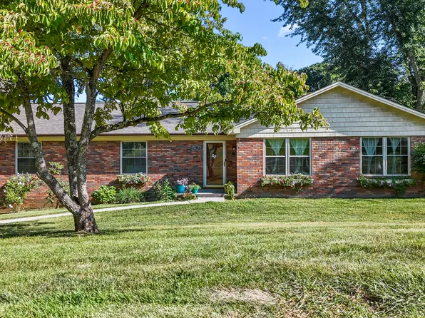 5825 Chestnut Oak Dr, Morristown, TN 37814