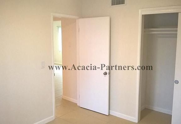 5th image of 3327 E Blacklidge Dr