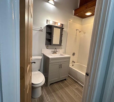 5th image of 419 N 3rd Ave #419
