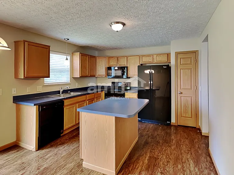 398 Flat River St — Photo 3