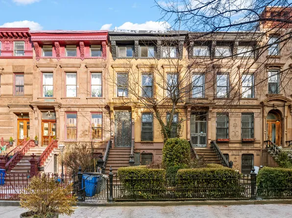 319 Macdonough Street TWNHSE image 1 of 10