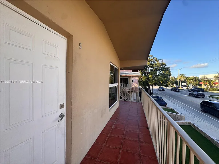 1595 NE 125th St #6 — Photo 1