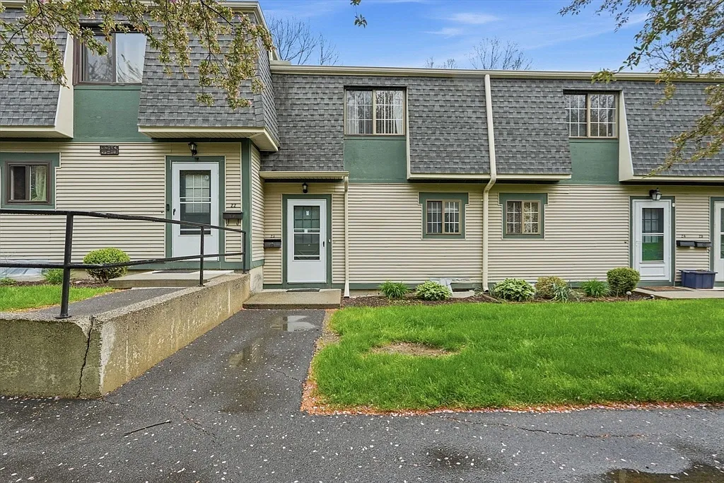170 E Hadley Rd — Photo 2