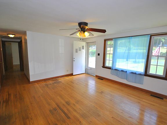 2nd image of 134 Edgewood Ln