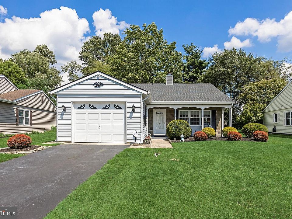 1st image of 16 Andover Ct