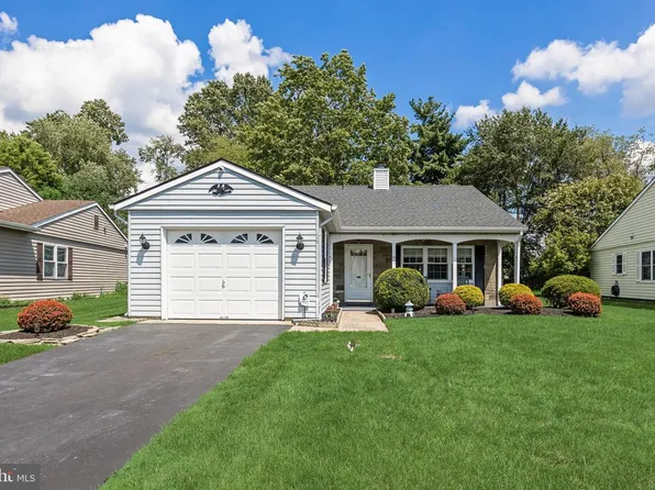 16 Andover Ct, Southampton, NJ 08088