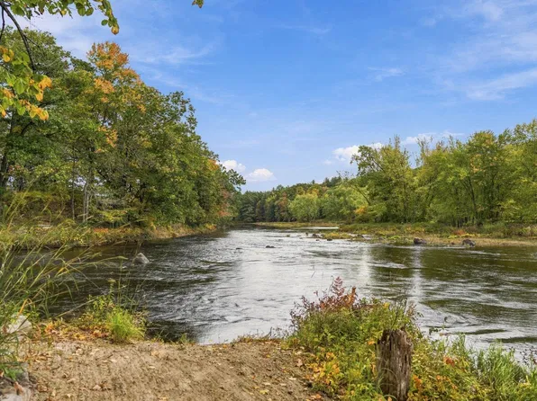 735 Western Avenue, Henniker, NH 03242